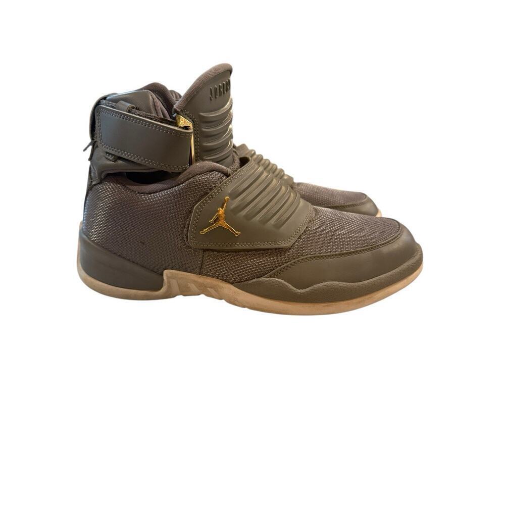 Nike Air Jordan Generation Men’s Size 8.5 Gray Gold Strap High Top Sneakers
